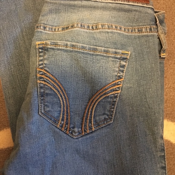 HOLLISTER BACK TO SCHOOL BUNDLE - Picture 6 of 8